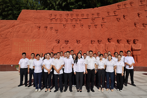 光影铭刻历史，，，，，初心映照未来——六安公司党总支开展主题党日活动